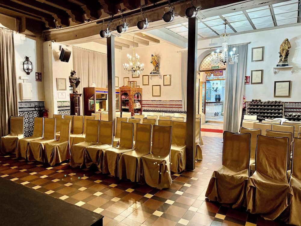 Hotel Convento La Gloria — Restaurant & bars in Seville, Andalusia