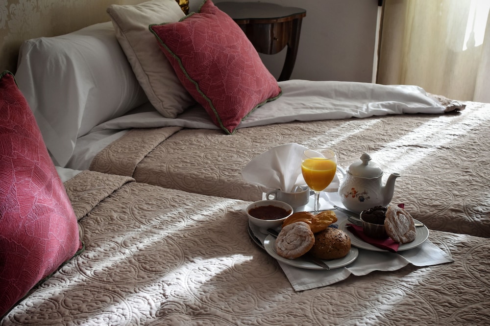 Hotel Convento La Gloria — Hotel rooms in Seville, Andalusia