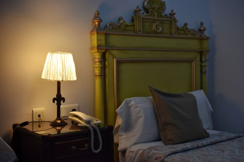 Hotel Convento La Gloria — Hotel rooms in Seville, Andalusia