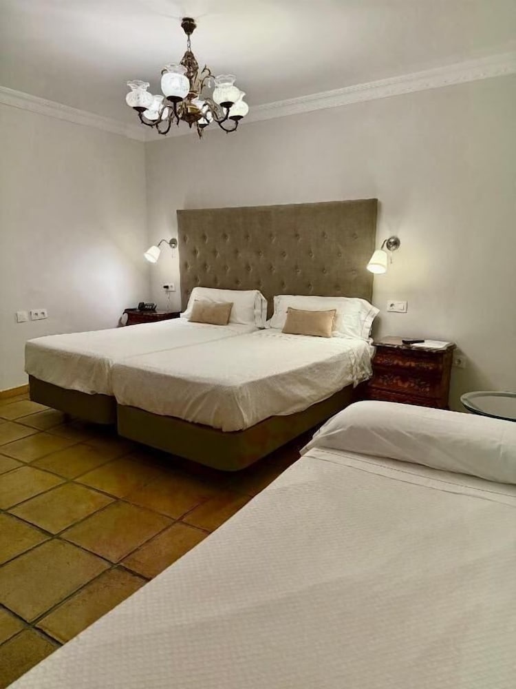 Hotel Convento La Gloria — Hotel rooms in Seville, Andalusia