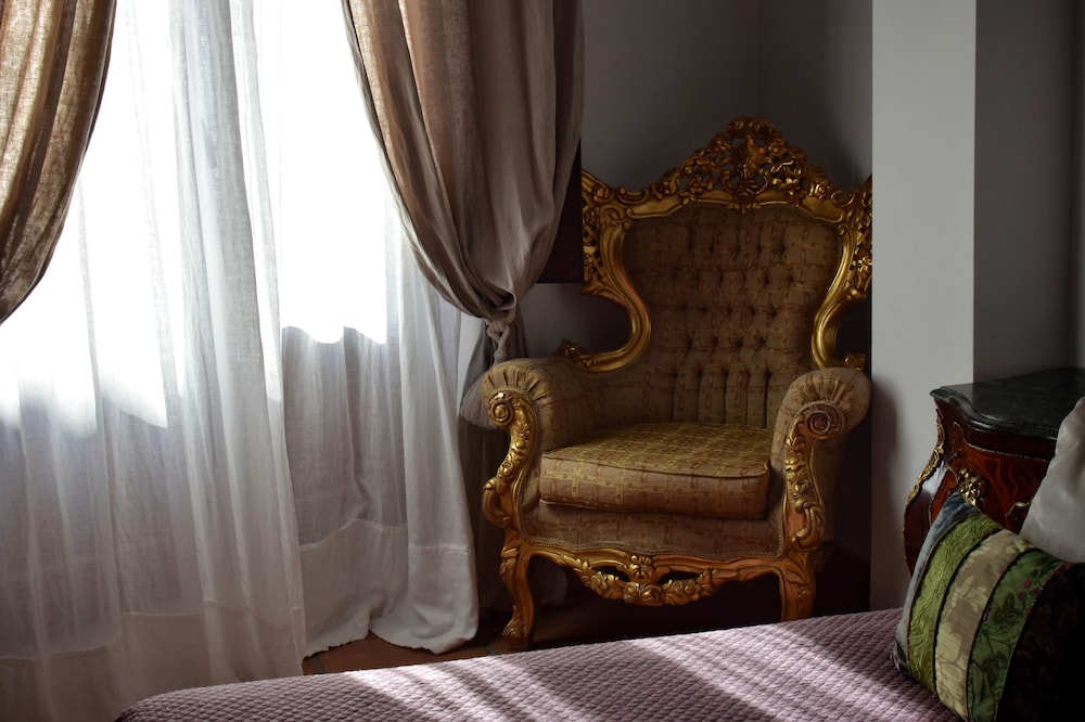 Hotel Convento La Gloria — Hotel rooms in Seville, Andalusia