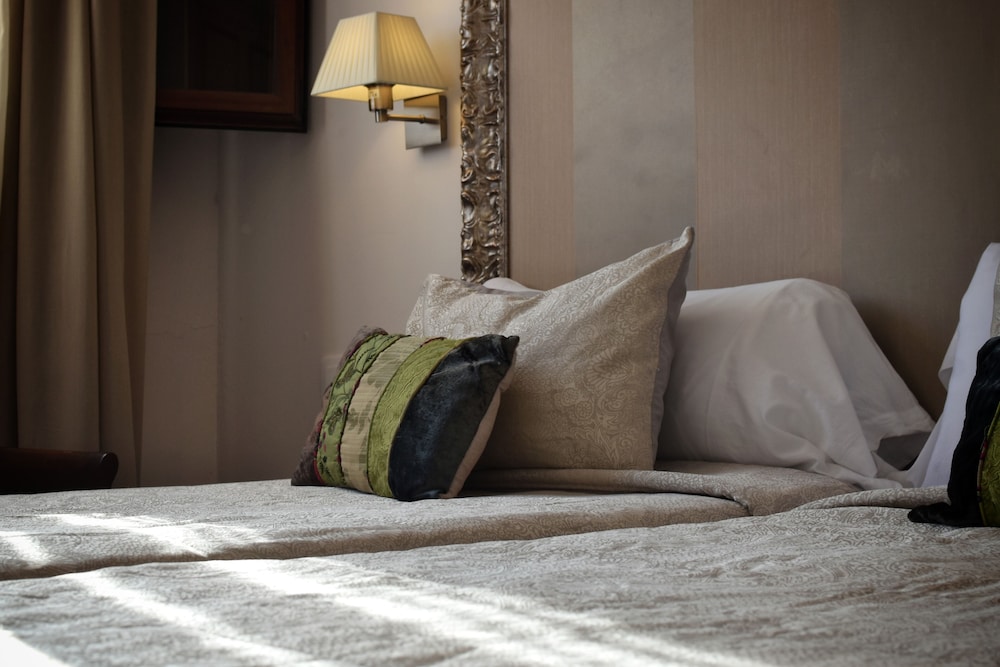 Hotel Convento La Gloria — Hotel rooms in Seville, Andalusia