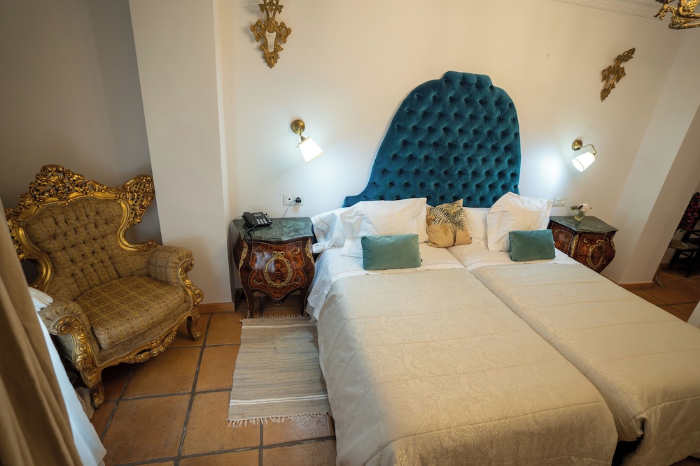 Hotel Convento La Gloria — Hotel rooms in Seville, Andalusia