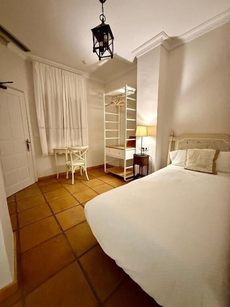 Hotel Convento La Gloria — Hotel rooms in Seville, Andalusia