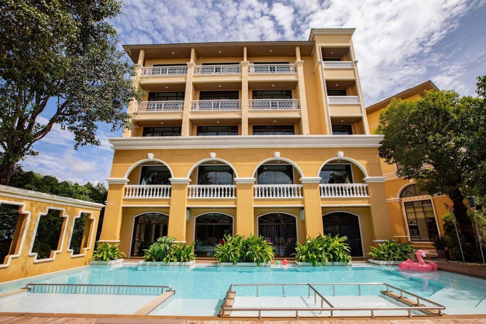 ROYAL PINEAPPLE HOTEL | A Welcome to Wealth and Good Fortune