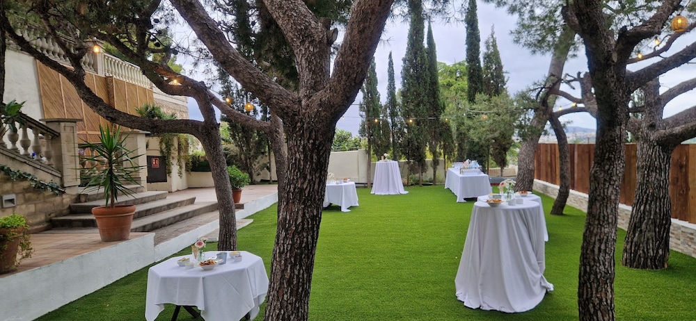 Hotel El Castell — Restaurant & bars in Barcelona, Catalonia