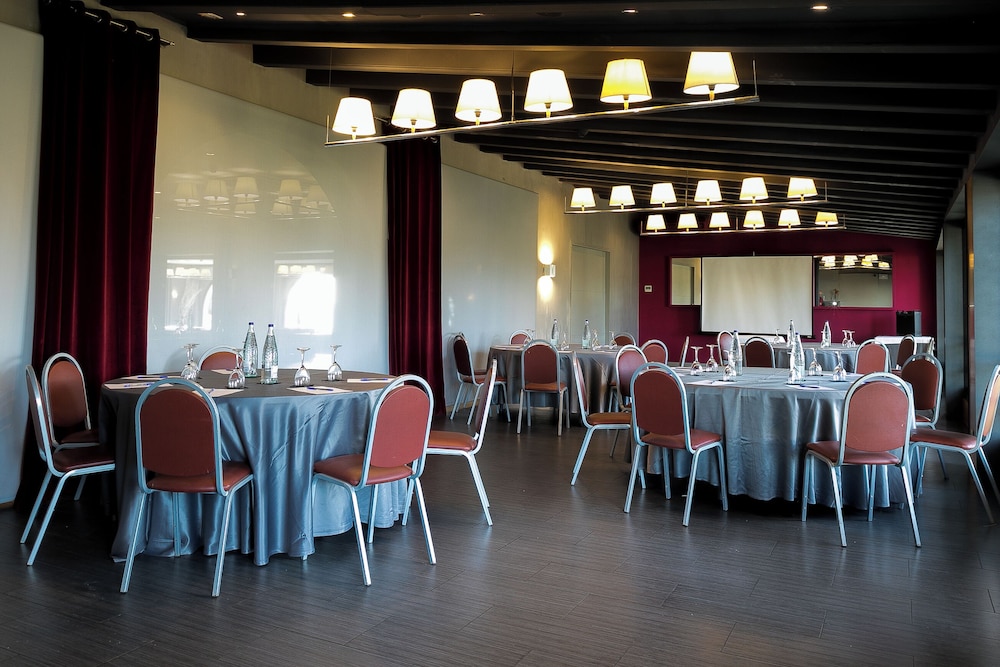 Hotel El Castell — Restaurant & bars in Barcelona, Catalonia