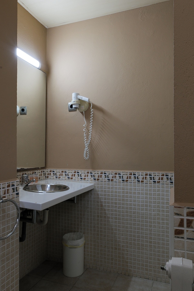 Hotel El Castell — Hotel rooms in Barcelona, Catalonia