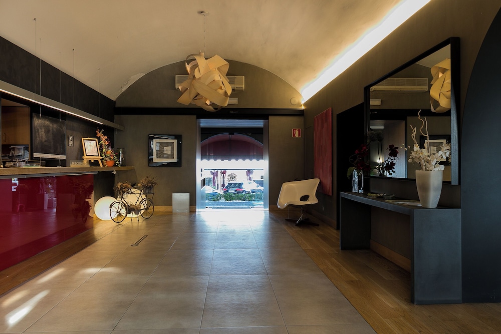 Hotel El Castell — Hotel building in Barcelona, Catalonia