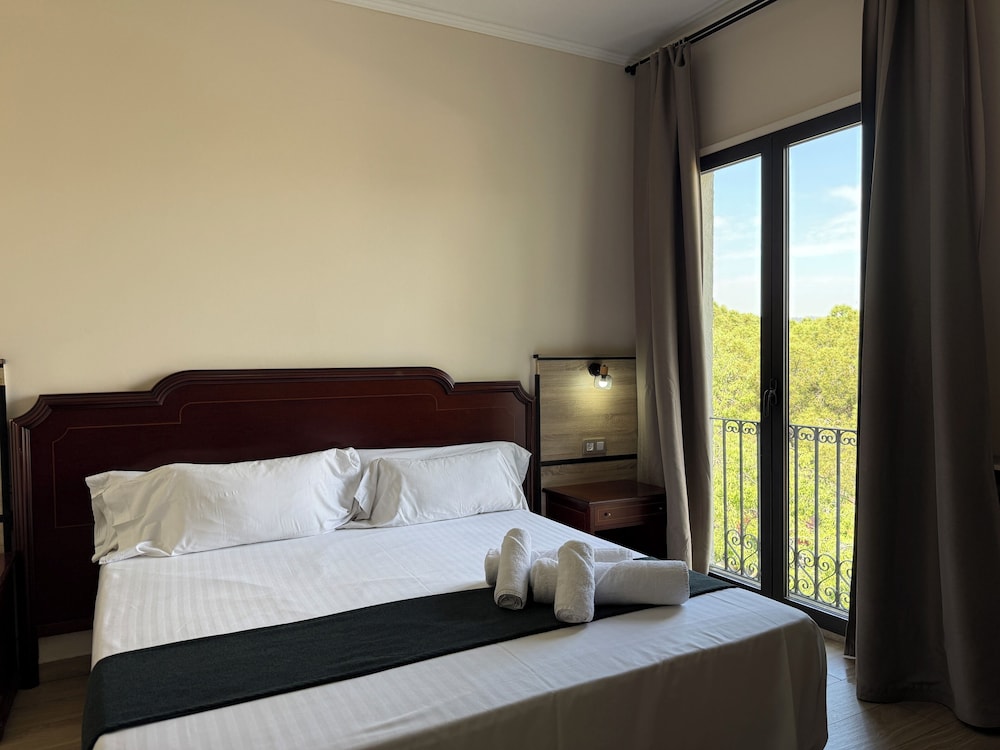 Hotel El Castell — Hotel rooms in Barcelona, Catalonia