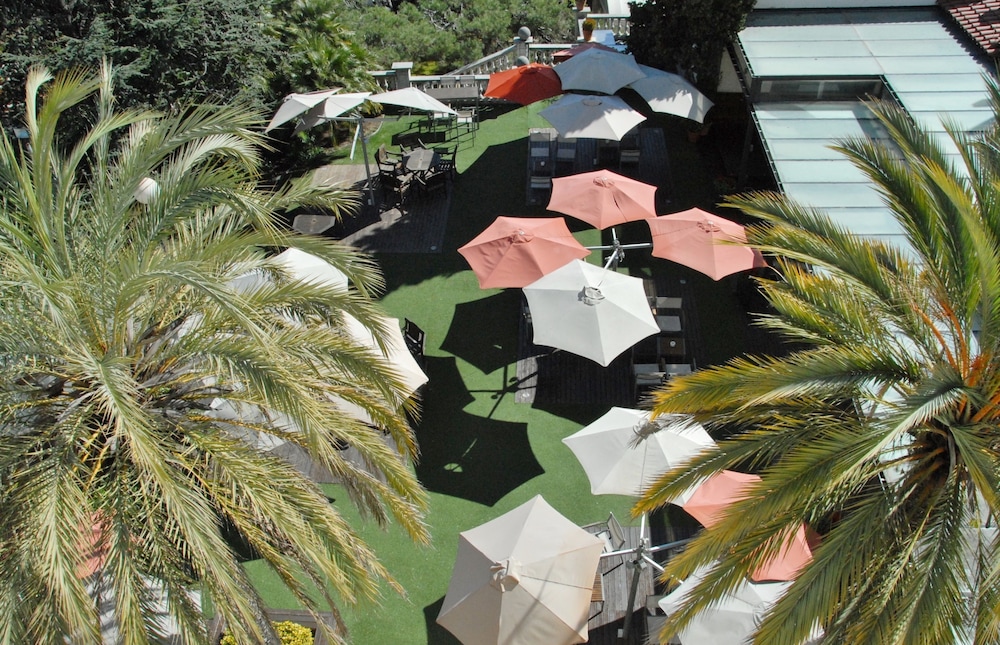 Hotel El Castell — Restaurant & bars in Barcelona, Catalonia