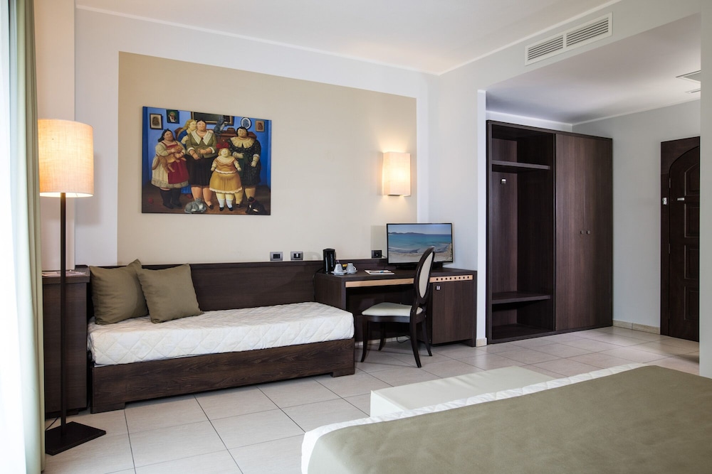 Lu' Hotel Carbonia — Hotel rooms in Carbonia, Sardinia