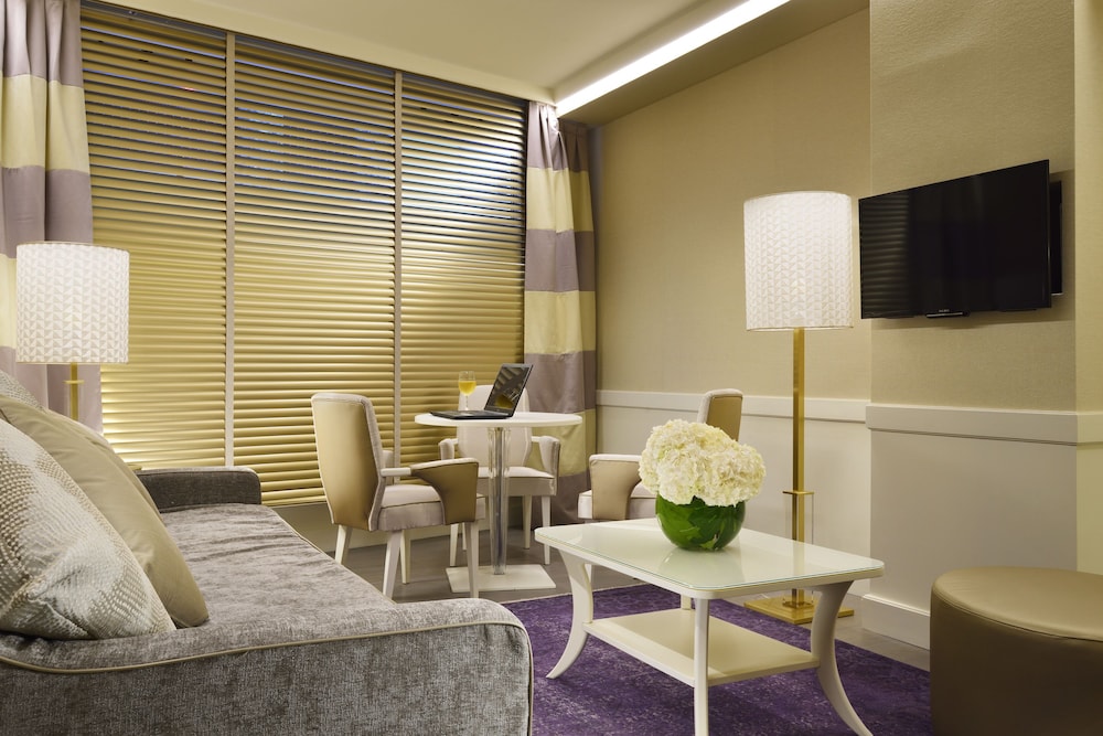 Ponte Vecchio Suites & Spa — Hotel rooms in Florence, Tuscany