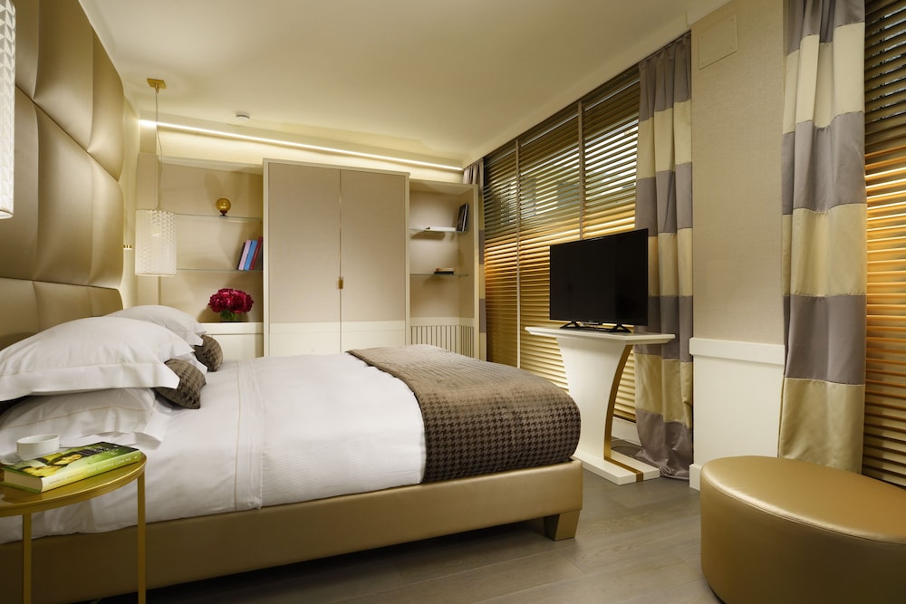 Ponte Vecchio Suites & Spa — Hotel rooms in Florence, Tuscany