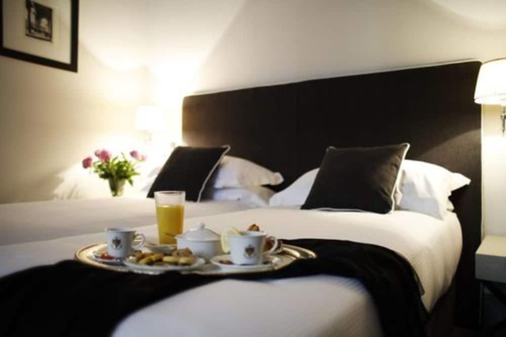 Ponte Vecchio Suites & Spa — Hotel rooms in Florence, Tuscany