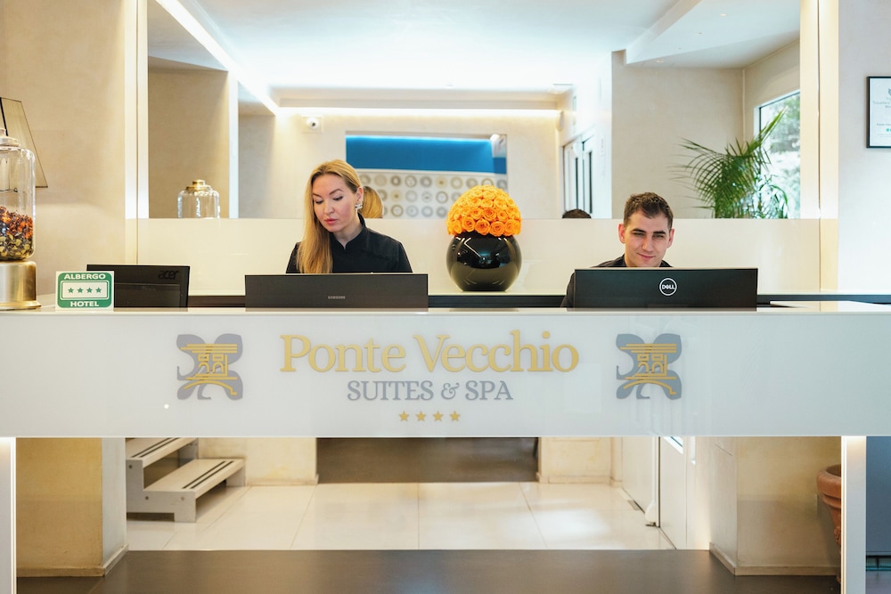 Ponte Vecchio Suites & Spa — Hotel building in Florence, Tuscany