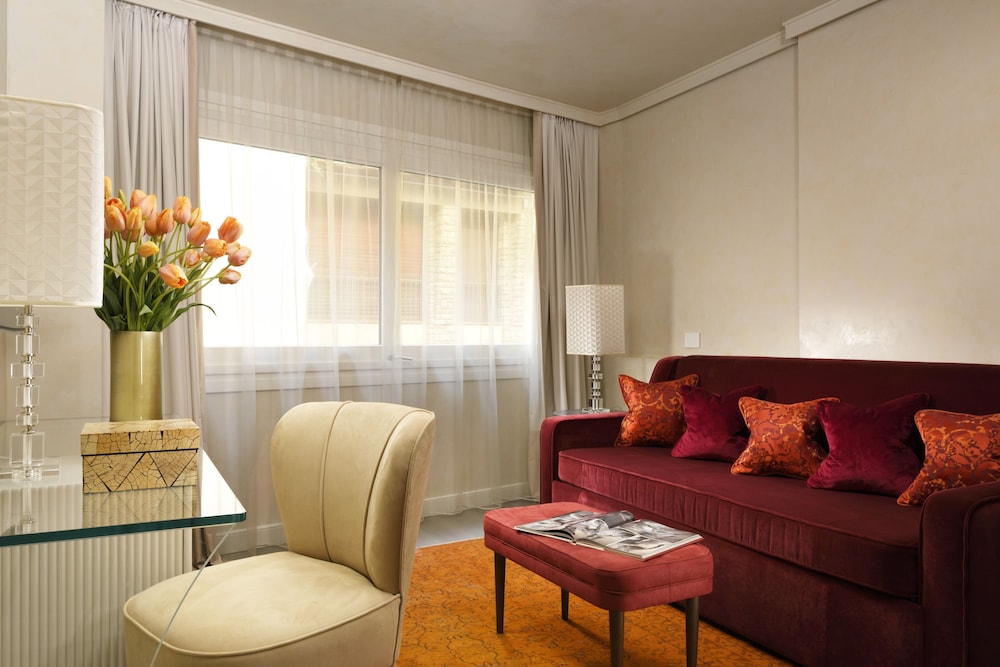 Ponte Vecchio Suites & Spa — Hotel rooms in Florence, Tuscany