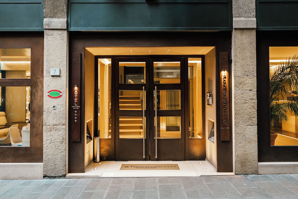 Ponte Vecchio Suites & Spa — Hotel building in Florence, Tuscany
