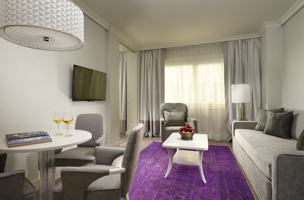 Ponte Vecchio Suites & Spa — Hotel rooms in Florence, Tuscany