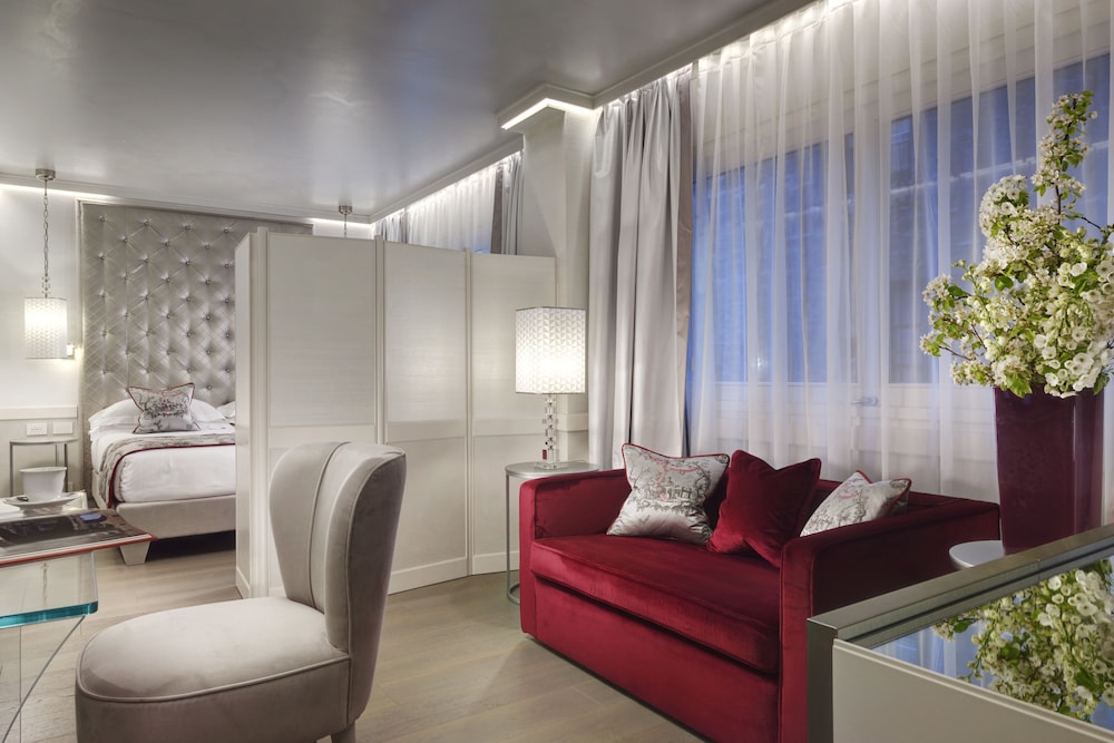 Ponte Vecchio Suites & Spa — Hotel rooms in Florence, Tuscany