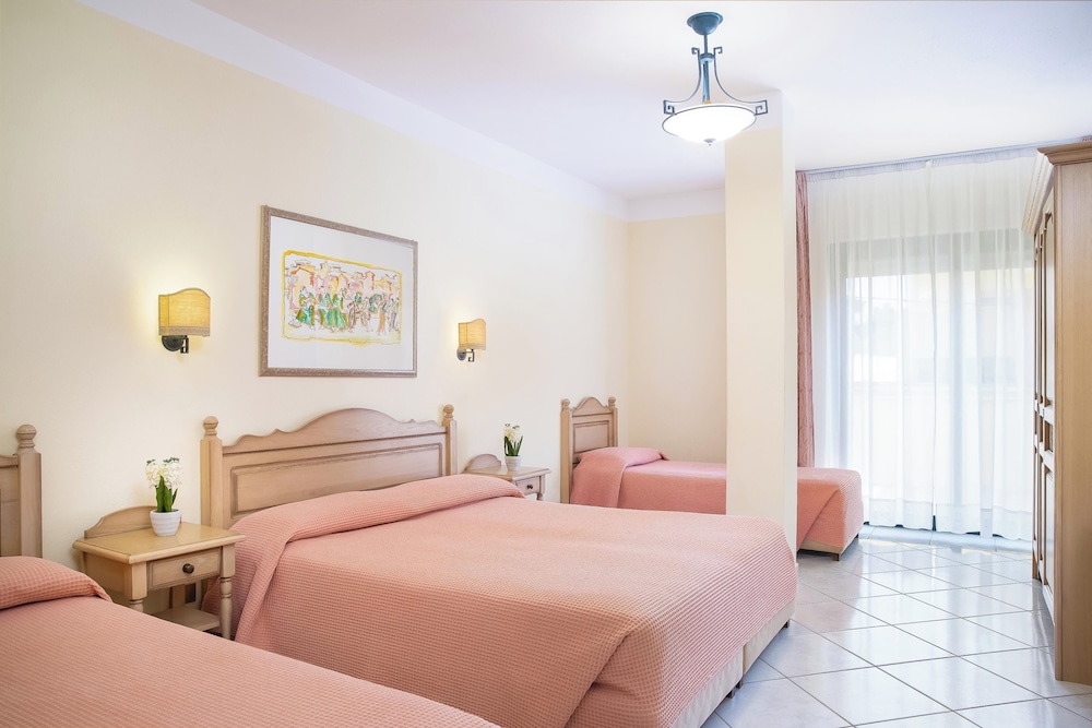 Hotel Maria Rosaria — Hotel rooms in Orosei, Sardinia