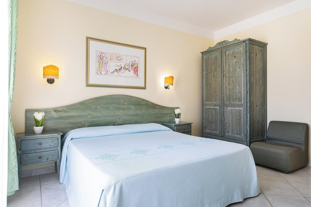 Hotel Maria Rosaria — Hotel rooms in Orosei, Sardinia