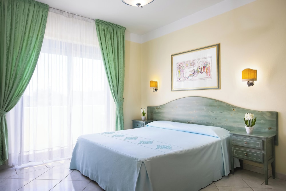Hotel Maria Rosaria — Hotel rooms in Orosei, Sardinia