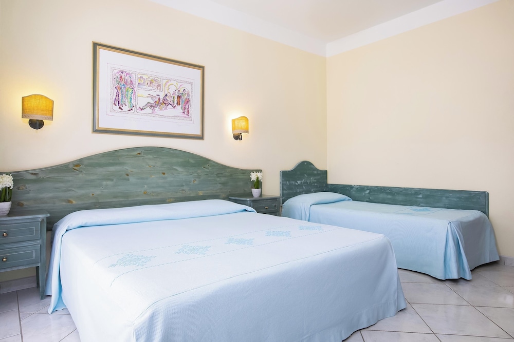 Hotel Maria Rosaria — Hotel rooms in Orosei, Sardinia