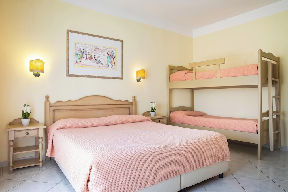 Hotel Maria Rosaria — Hotel rooms in Orosei, Sardinia