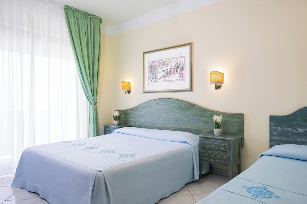 Hotel Maria Rosaria — Hotel rooms in Orosei, Sardinia