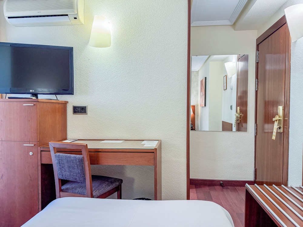 Torreluz Centro Hotel — Hotel rooms in Almeria, Andalusia