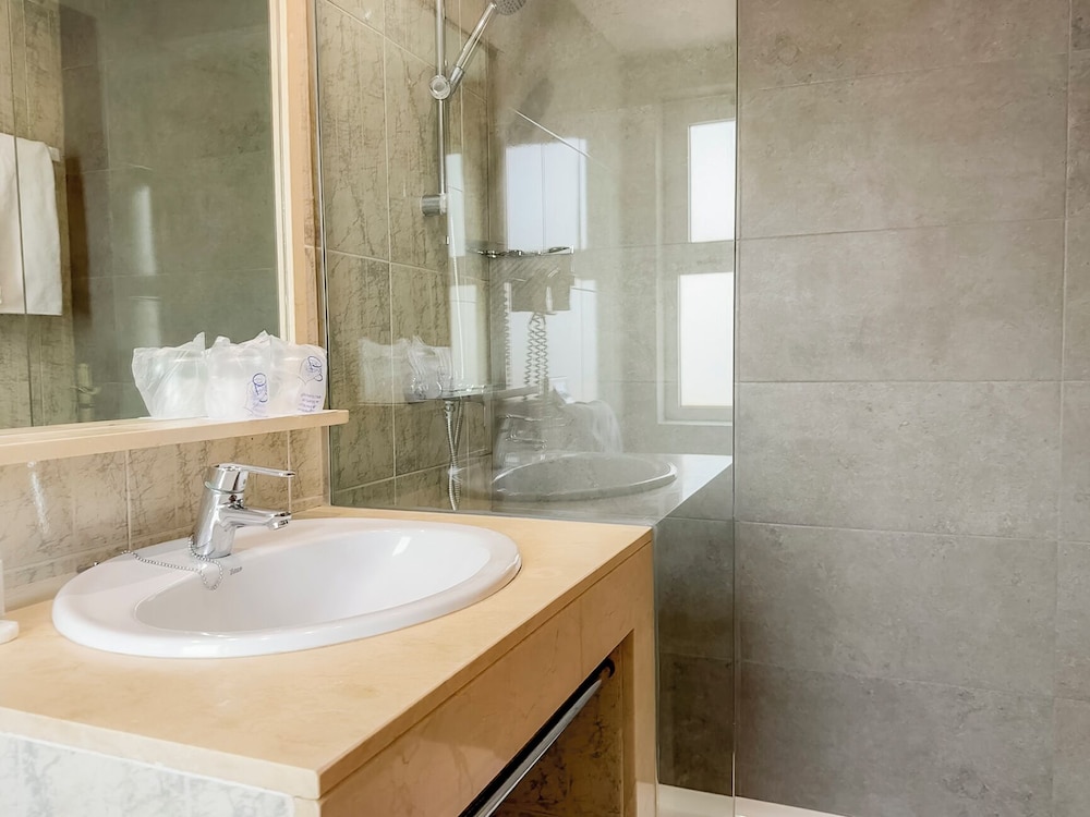 Torreluz Centro Hotel — Hotel rooms in Almeria, Andalusia