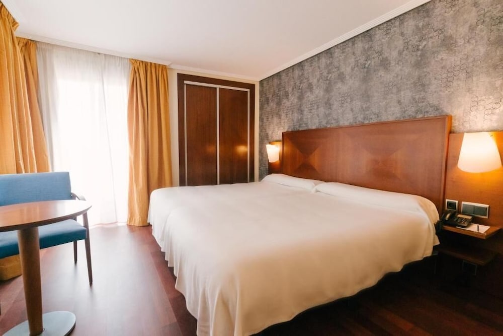 Torreluz Centro Hotel — Hotel rooms in Almeria, Andalusia