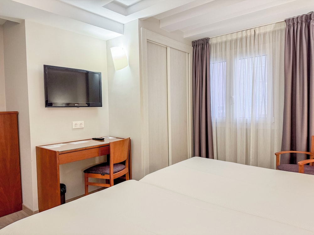 Torreluz Centro Hotel — Hotel rooms in Almeria, Andalusia