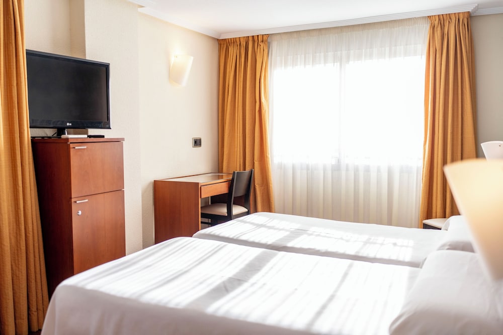 Torreluz Centro Hotel — Hotel rooms in Almeria, Andalusia