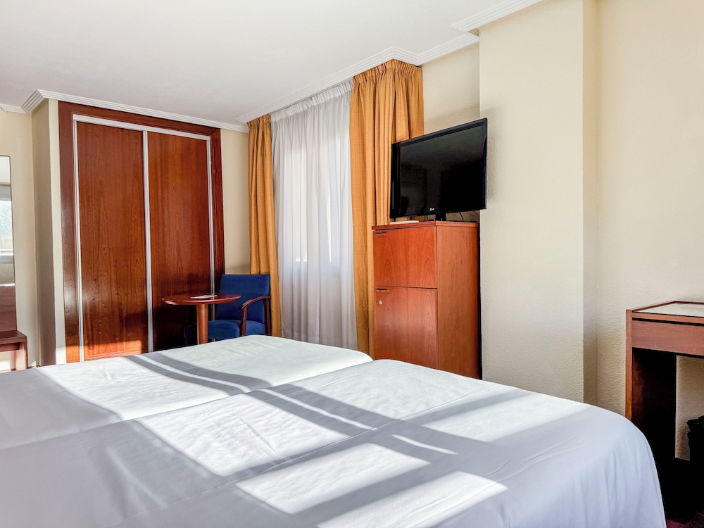 Torreluz Centro Hotel — Hotel rooms in Almeria, Andalusia