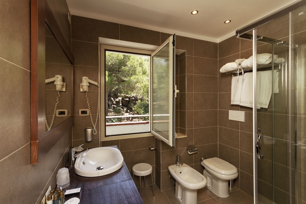 Hotel Simius Playa — Hotel rooms in Villasimius, Sardinia