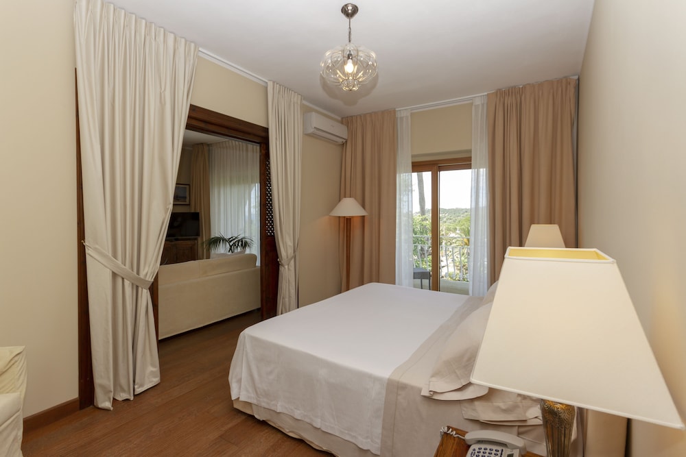 Hotel Simius Playa — Hotel rooms in Villasimius, Sardinia