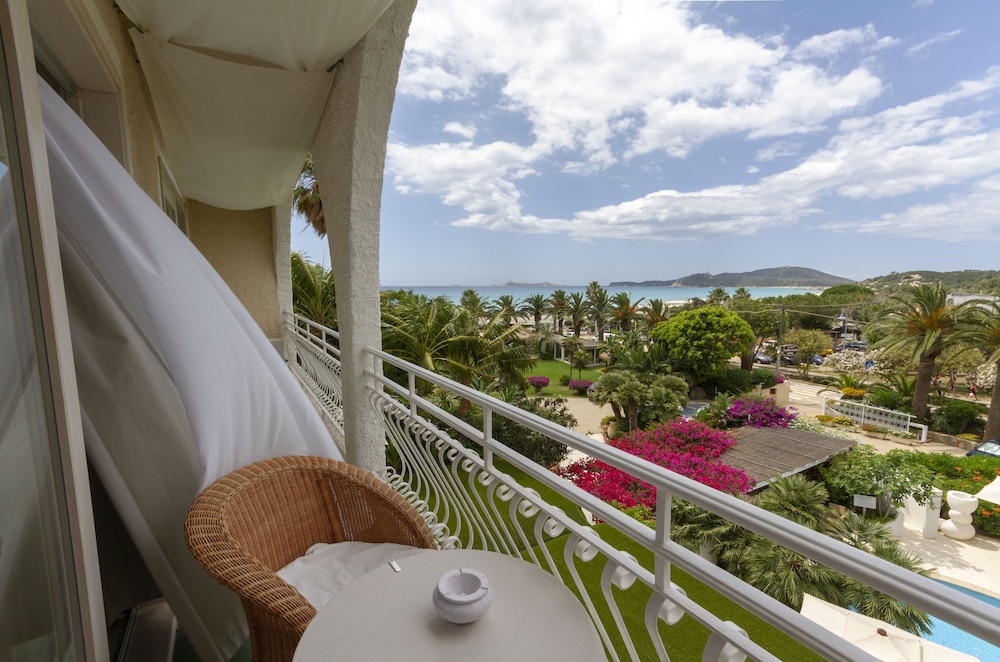 Hotel Simius Playa — Hotel rooms in Villasimius, Sardinia