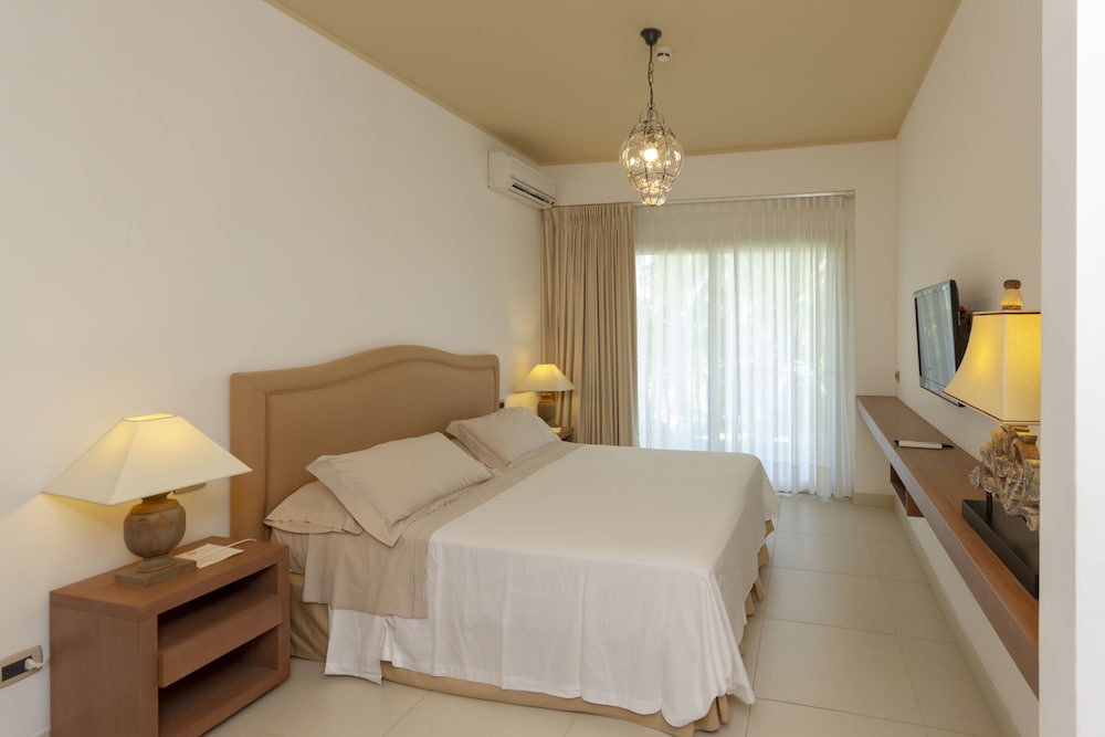 Hotel Simius Playa — Hotel rooms in Villasimius, Sardinia