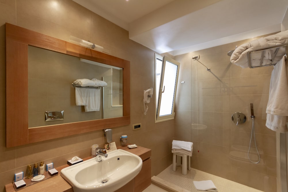 Hotel Simius Playa — Hotel rooms in Villasimius, Sardinia