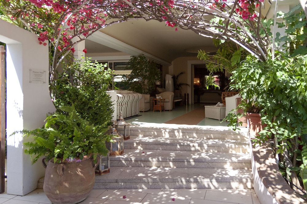 Hotel Simius Playa — Hotel building in Villasimius, Sardinia