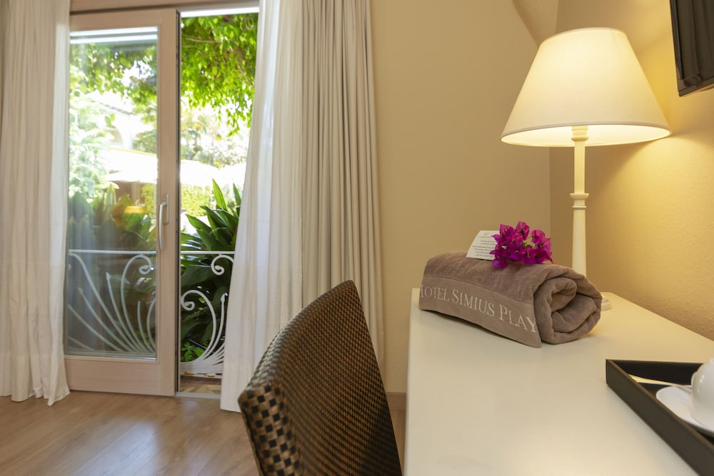 Hotel Simius Playa — Hotel rooms in Villasimius, Sardinia