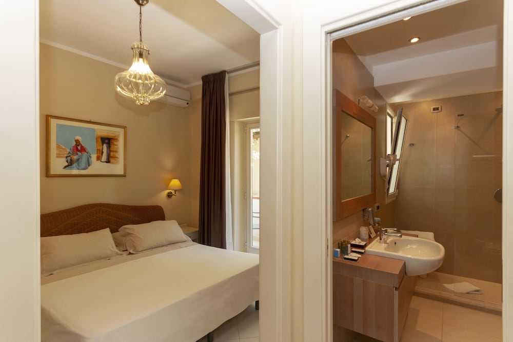 Hotel Simius Playa — Hotel rooms in Villasimius, Sardinia
