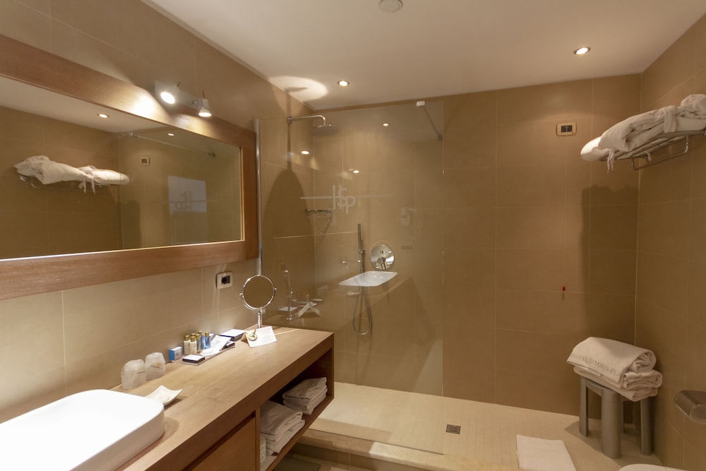 Hotel Simius Playa — Hotel rooms in Villasimius, Sardinia