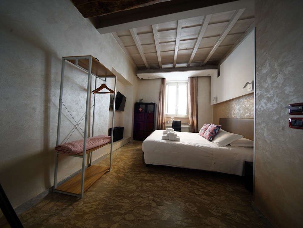 Nerva Accommodation — Hotel rooms in Rome, Lazio