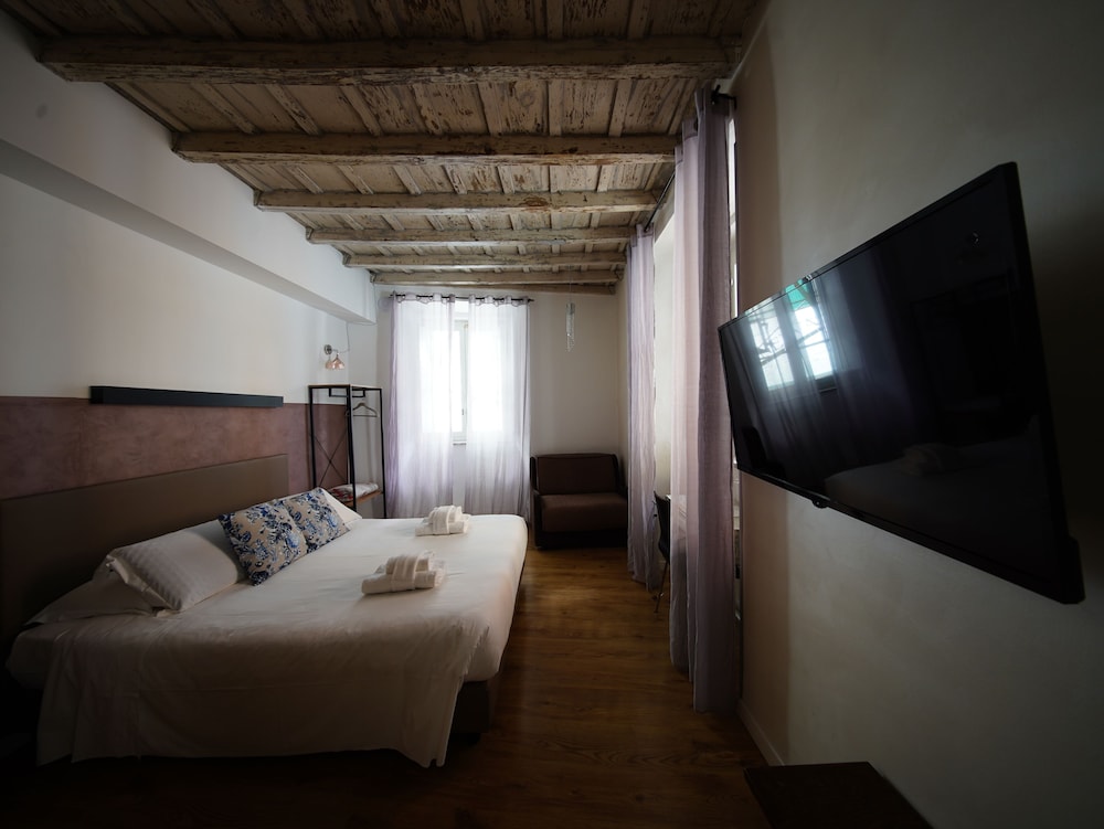 Nerva Accommodation — Hotel rooms in Rome, Lazio