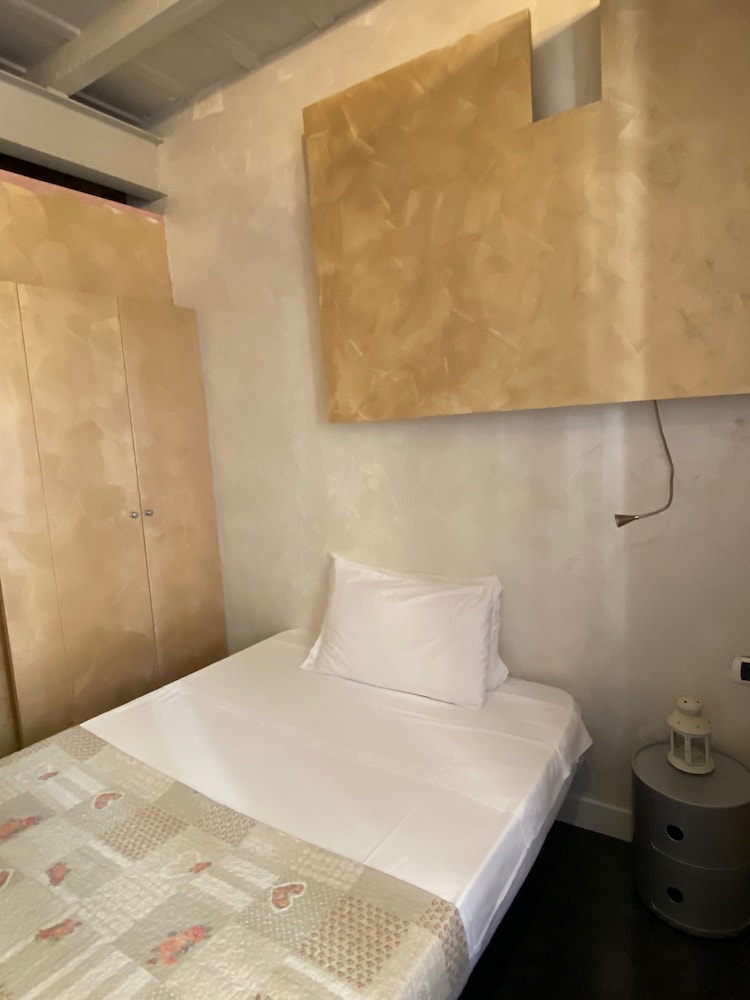 Nerva Accommodation — Hotel rooms in Rome, Lazio