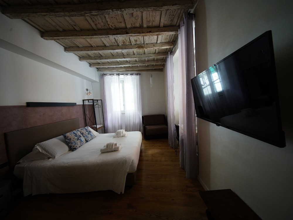 Nerva Accommodation — Hotel rooms in Rome, Lazio