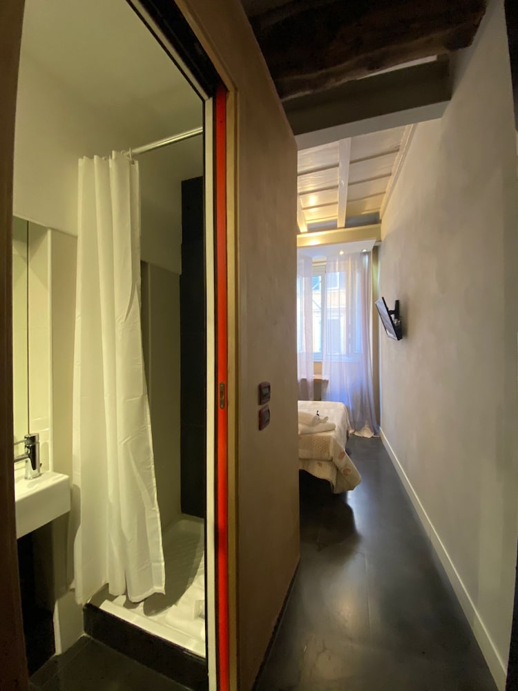 Nerva Accommodation — Hotel rooms in Rome, Lazio